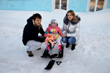 Молодая семья выиграла снегокат
