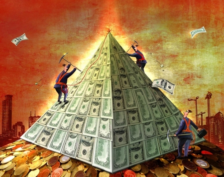 Эксперты о громких расследованиях по финансовым пирамидам: жизнь обманутых вкладчиков делится на «до» и «после»