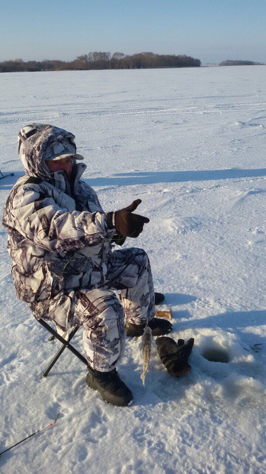 Герой Советского Союза Борис Кузнецов - на зимней рыбалке