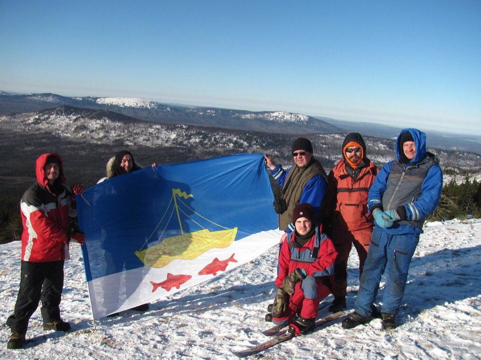 Флаг Лаишевского района установлен на одной из знаковых вершин Южного Урала