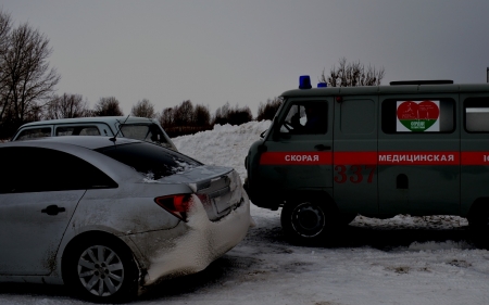 Девушка сорвалась с моста, пытаясь  сделать селфи