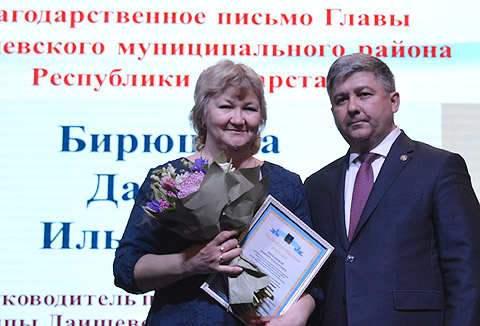 В Лаишевском РДК поздравили женщин района