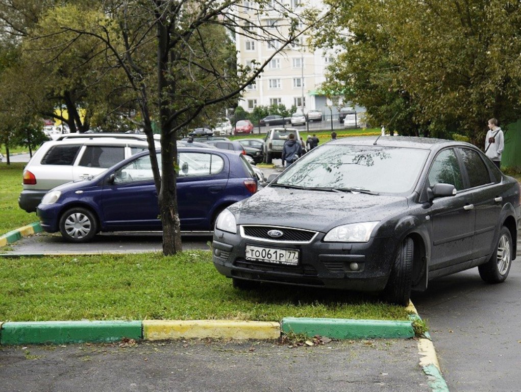 В Лаишеве будут штрафовать за парковку в зеленых зонах