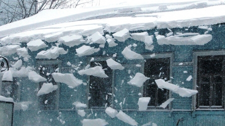 Погода в Лаишево. Ожидается сильный снегопад с крыш домов