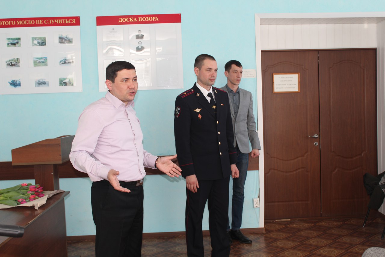 Лаишевские полицейские поздравляют своих коллег с 8 Марта. ВИДЕО