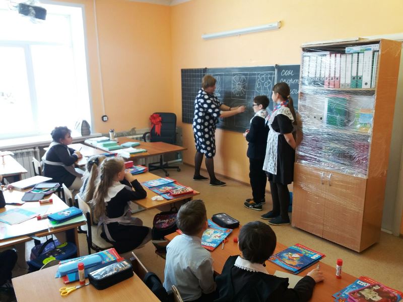 Первоклассники Сокуровской школы подготовили рисунки на тему ЗОЖ