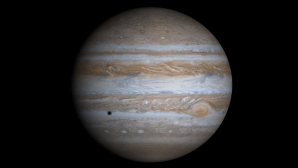 Зонд Juno передал новые снимки Юпитера на Землю