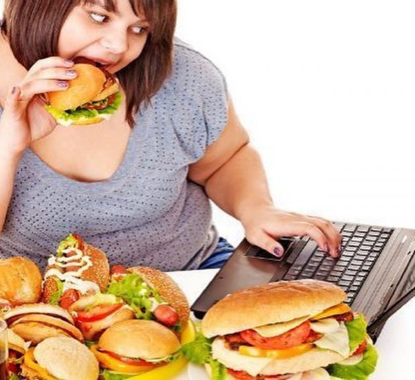 Ученые: Страдающие ожирением получают мало удовольствия от еды