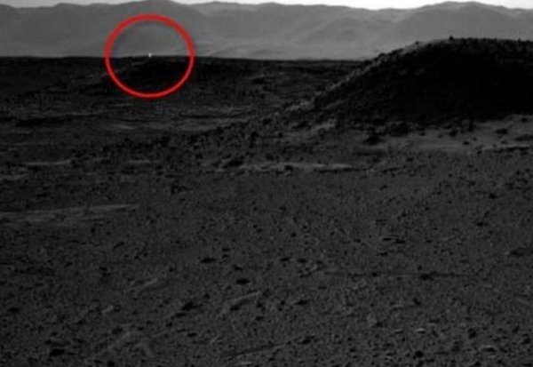 На Марсе обнаружили базу пришельцев: NASA случайно сняло искусственный источник света