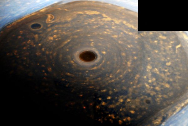 Чудовищный ураган вдвое больше Земли скрывает «мегаполис» пришельцев на Сатурне – уфолог