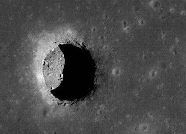 Раскрыта тайна Луны! На поверхности земного спутника найден вход в святилище рептилоидов