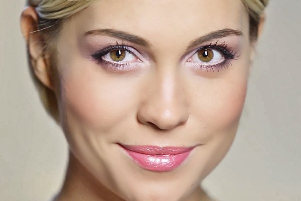 Лицо накрасила — себя обезопасила: Как макияж защищает от «дурного» влияния